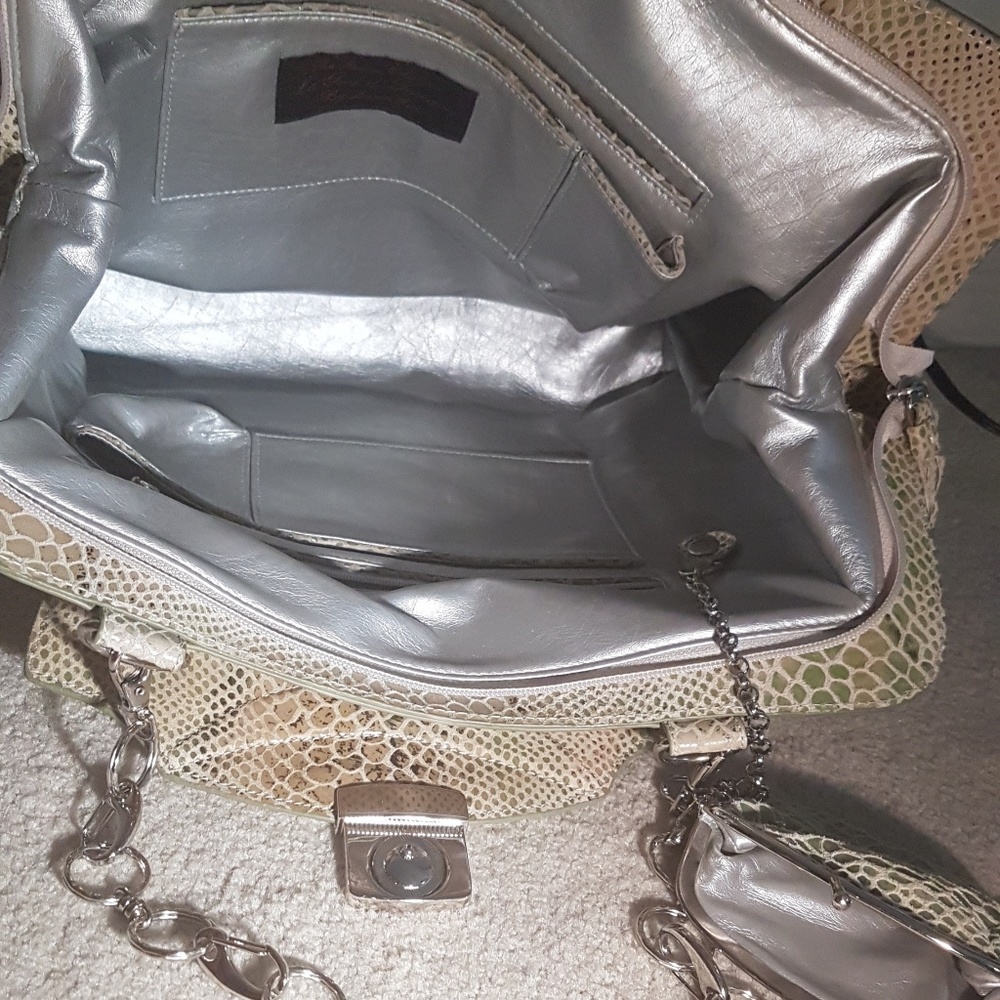 Handbag - Picture 6 of 8